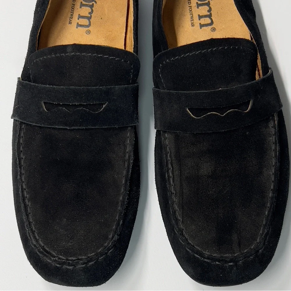 BORN men’s size 10m Black Slip On Suede Loafers